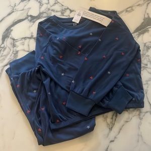 Gap size 8 girls pajamas with hearts and stars.